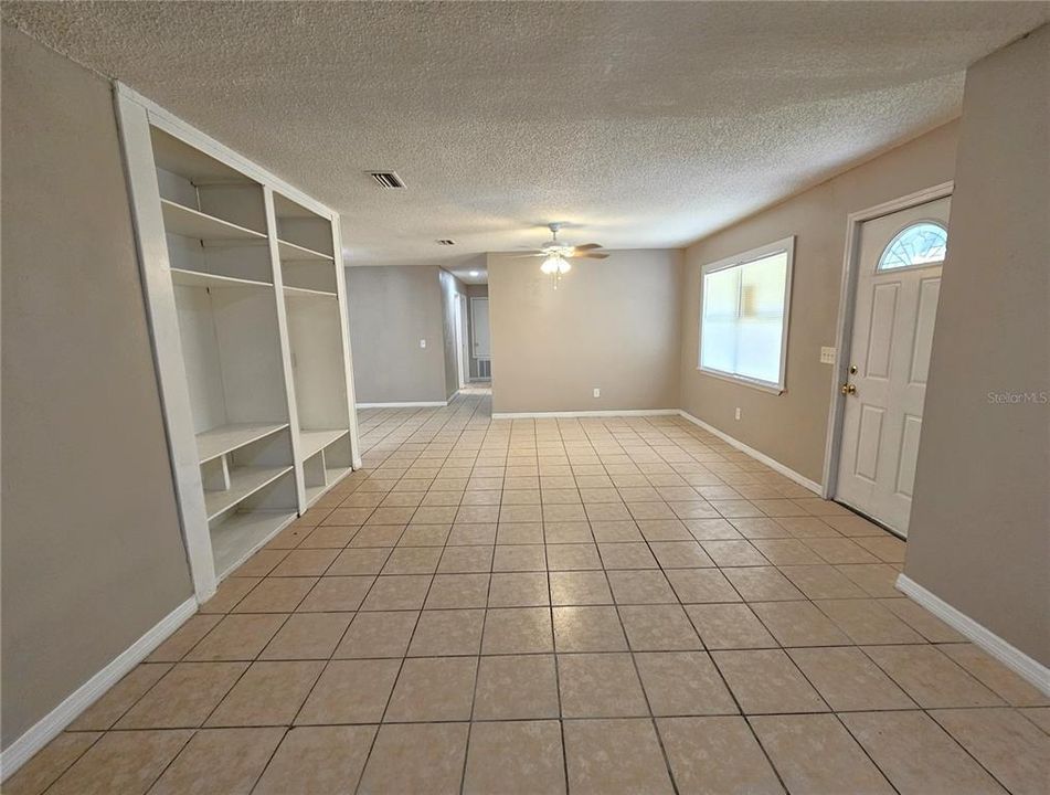 For Rent: $1,900 (4 beds, 2 baths, 1932 Square Feet)