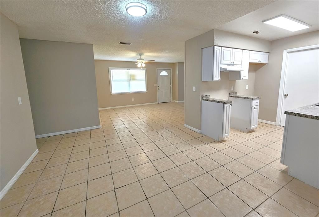 For Rent: $1,900 (4 beds, 2 baths, 1932 Square Feet)