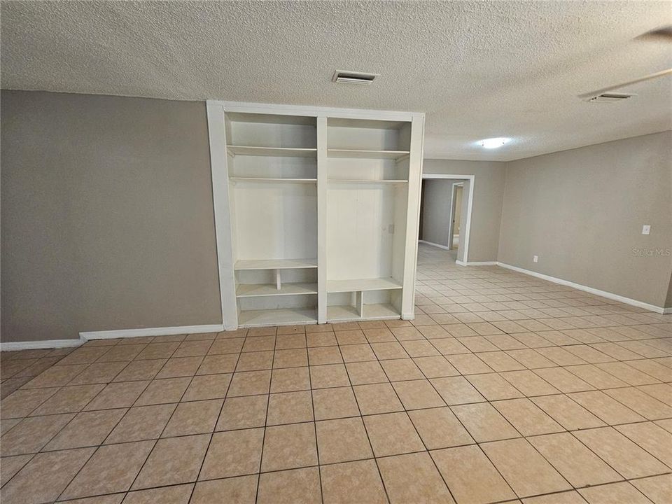 For Rent: $1,900 (4 beds, 2 baths, 1932 Square Feet)