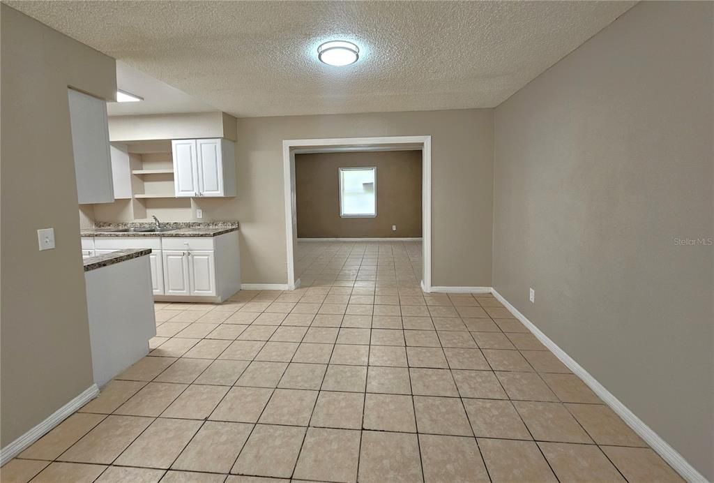 For Rent: $1,900 (4 beds, 2 baths, 1932 Square Feet)