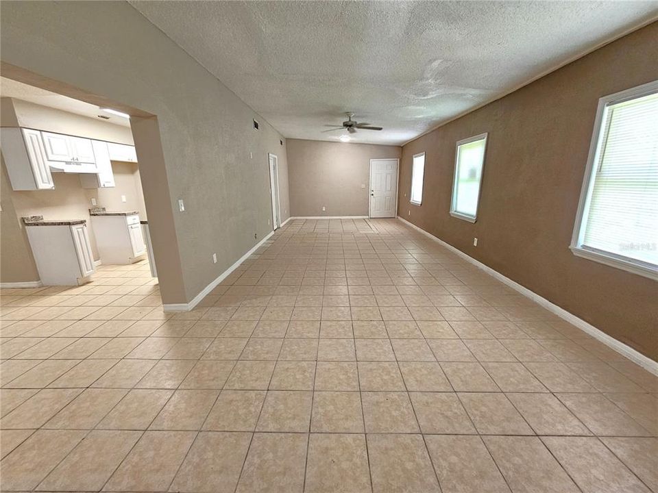 For Rent: $1,900 (4 beds, 2 baths, 1932 Square Feet)
