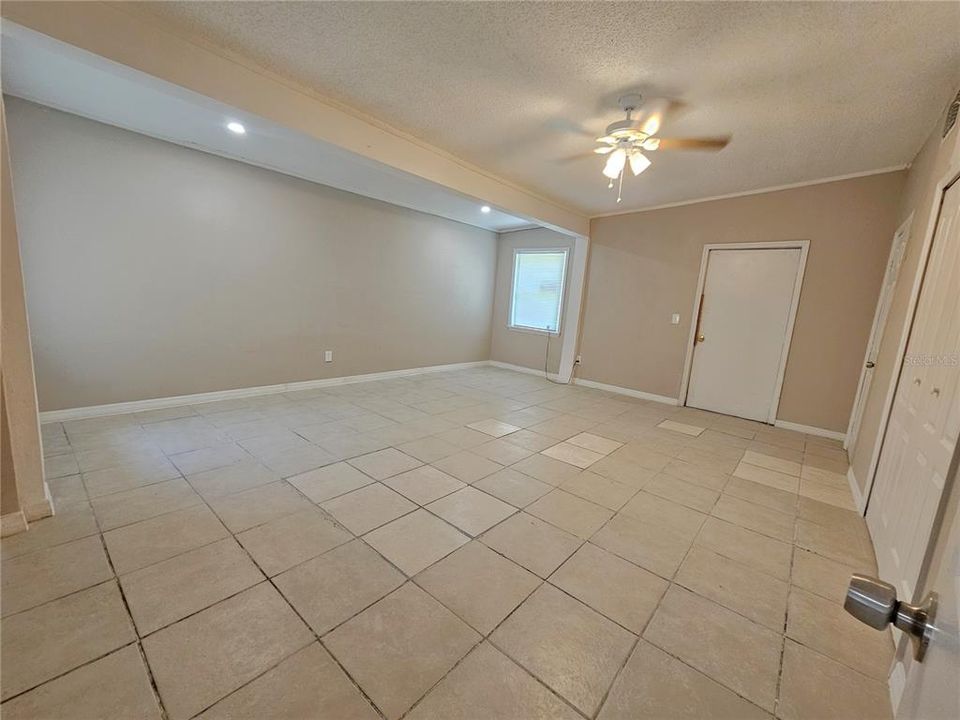 For Rent: $1,900 (4 beds, 2 baths, 1932 Square Feet)