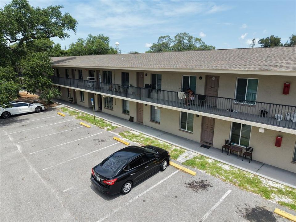 For Rent: $1,200 (1 beds, 1 baths, 700 Square Feet)