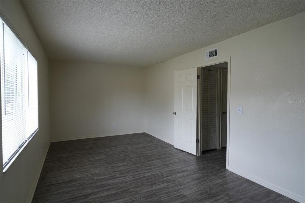 For Rent: $1,200 (1 beds, 1 baths, 700 Square Feet)