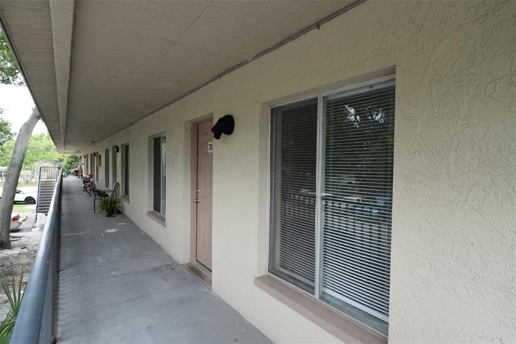 For Rent: $1,200 (1 beds, 1 baths, 700 Square Feet)