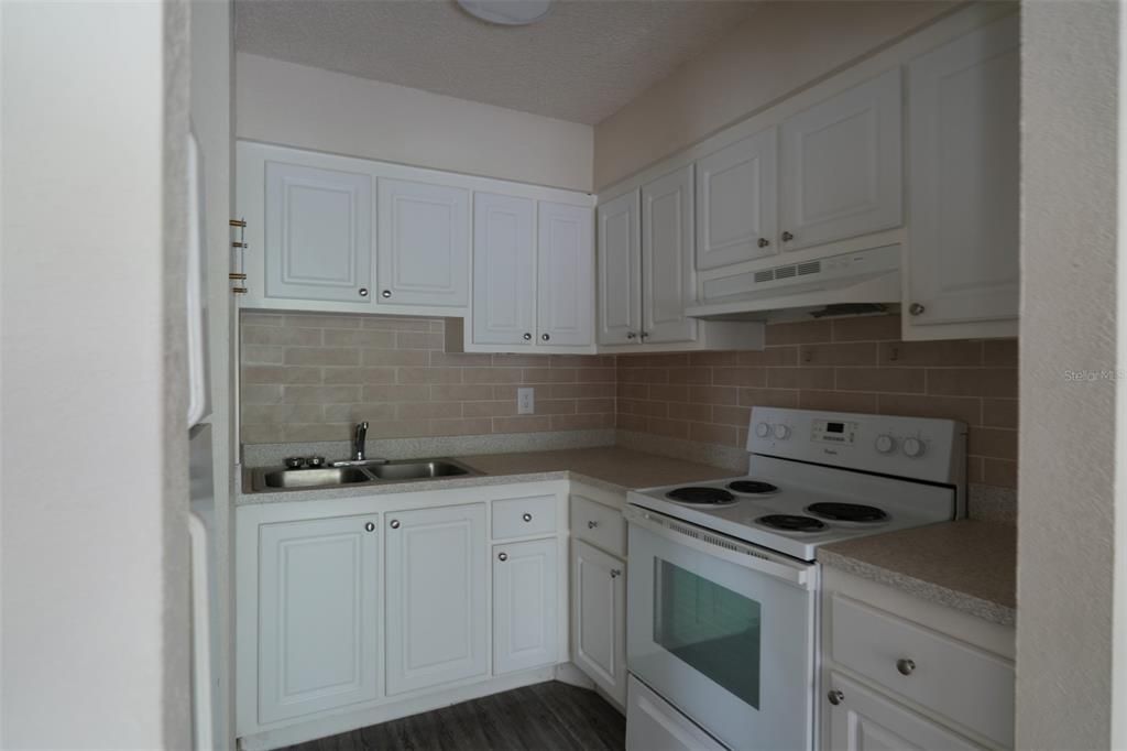 For Rent: $1,200 (1 beds, 1 baths, 700 Square Feet)