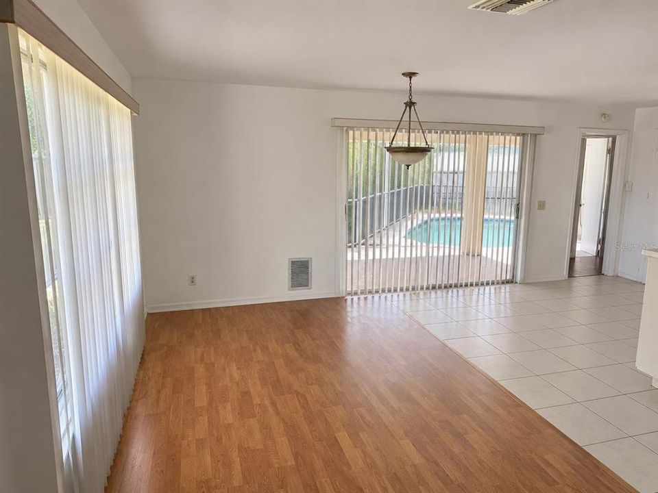 На продажу: $239,900 (2 спален, 2 ванн, 1382 Квадратных фут)