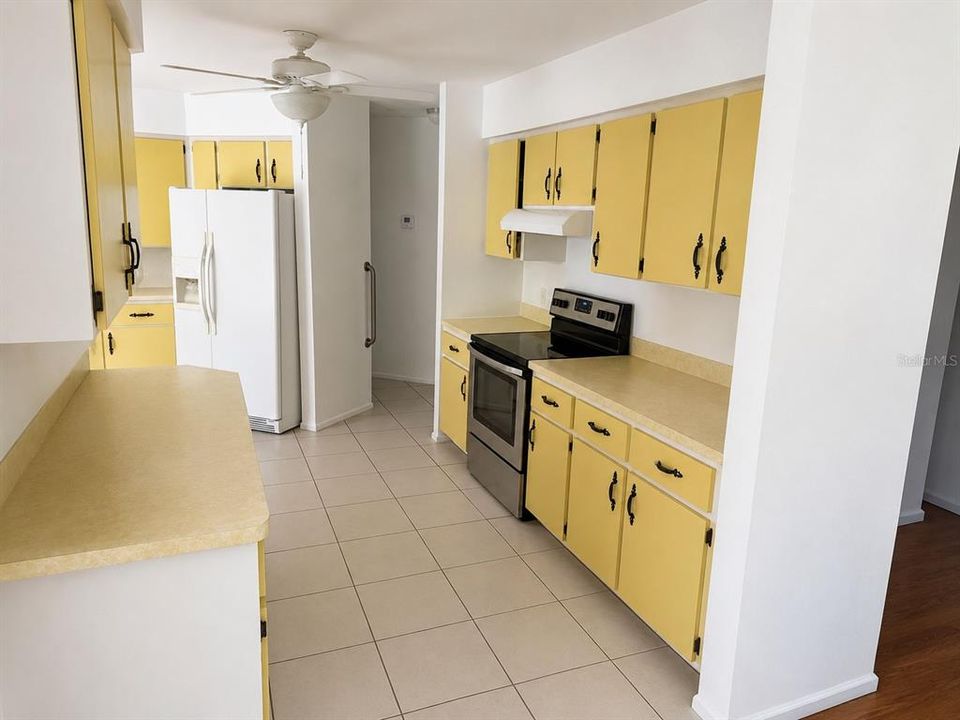 На продажу: $239,900 (2 спален, 2 ванн, 1382 Квадратных фут)