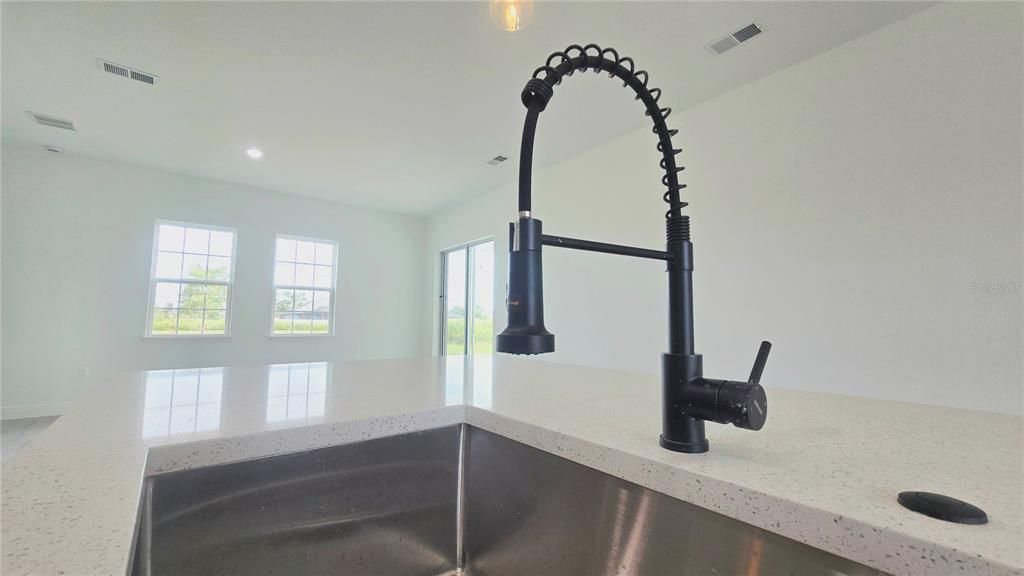 En Venta: $311,990 (4 camas, 2 baños, 1878 Pies cuadrados)