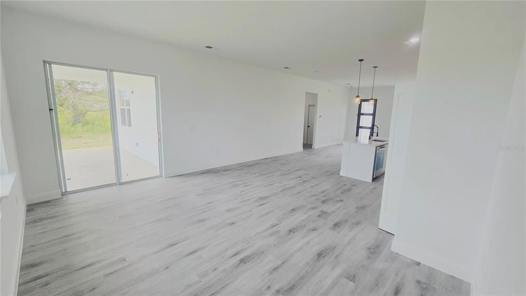 En Venta: $311,990 (4 camas, 2 baños, 1878 Pies cuadrados)