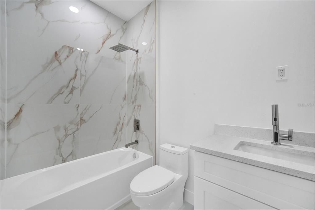 En Venta: $289,000 (2 camas, 2 baños, 1195 Pies cuadrados)