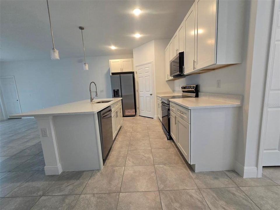 For Rent: $2,100 (4 beds, 2 baths, 0.24 Square Feet)