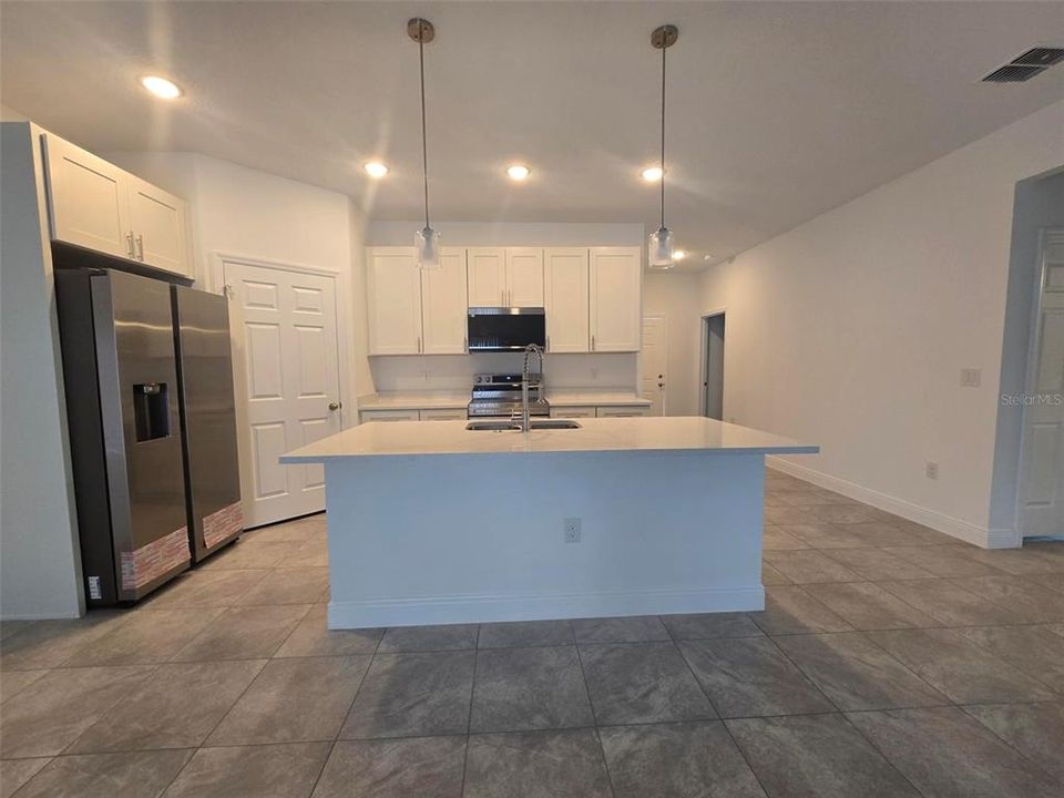 For Rent: $2,100 (4 beds, 2 baths, 0.24 Square Feet)