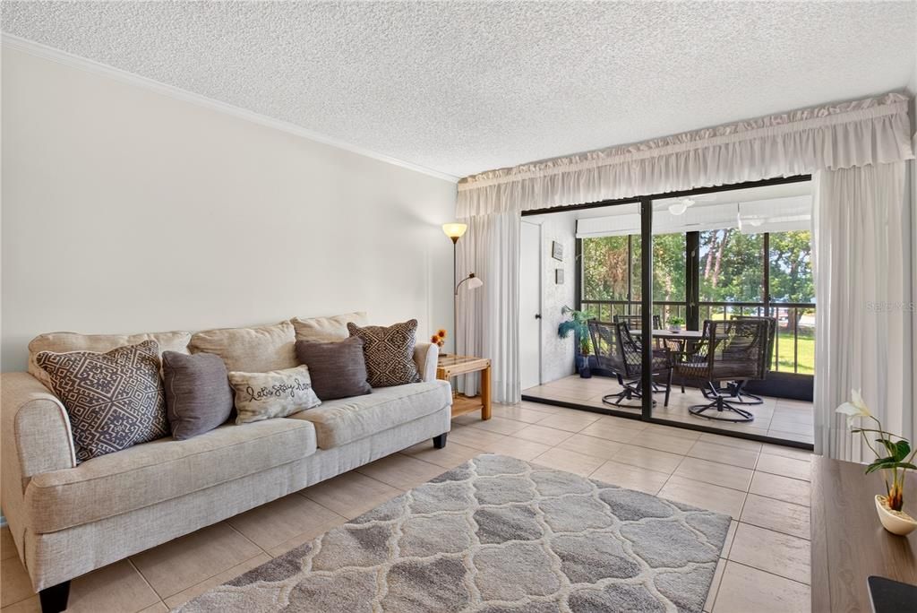 For Sale: $214,999 (2 beds, 2 baths, 934 Square Feet)