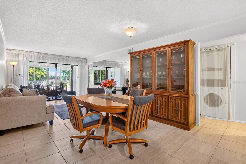 For Sale: $214,999 (2 beds, 2 baths, 934 Square Feet)