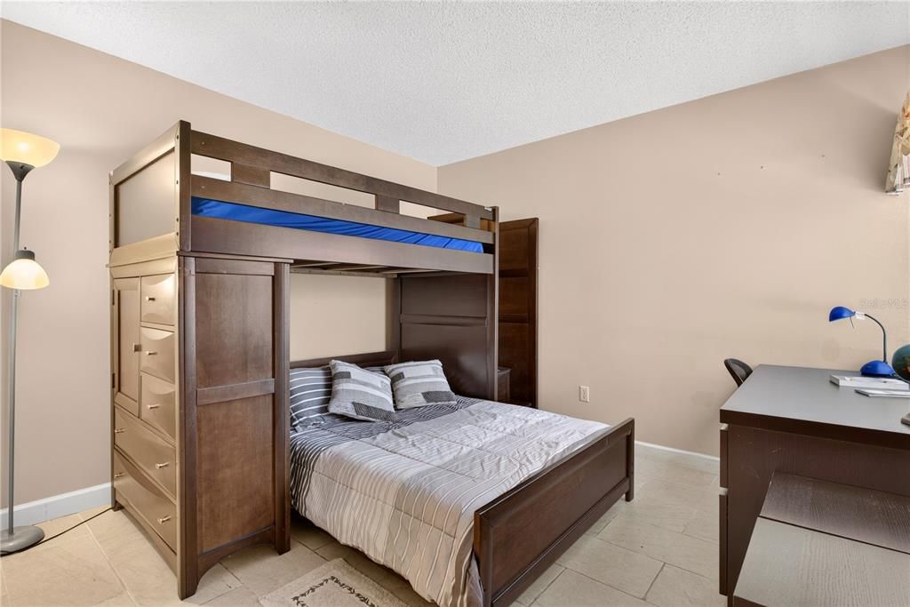 For Sale: $214,999 (2 beds, 2 baths, 934 Square Feet)