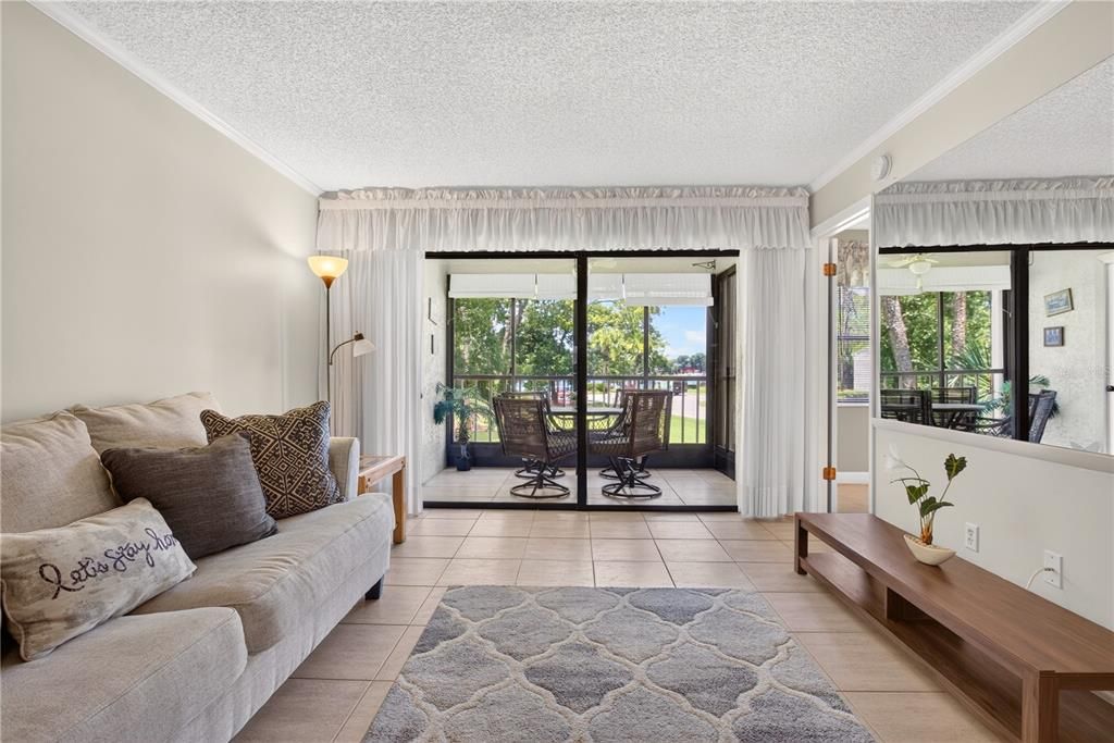For Sale: $214,999 (2 beds, 2 baths, 934 Square Feet)
