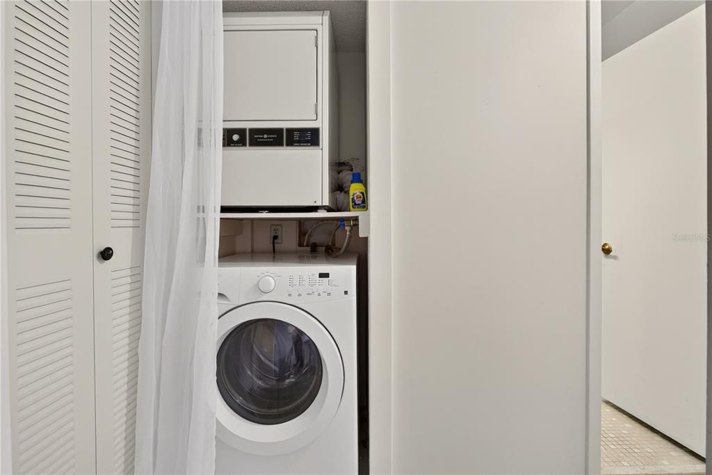 For Sale: $214,999 (2 beds, 2 baths, 934 Square Feet)