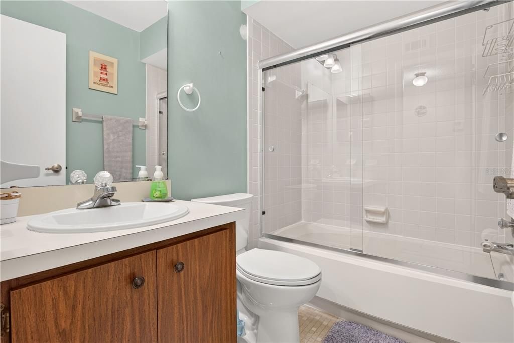 For Sale: $214,999 (2 beds, 2 baths, 934 Square Feet)