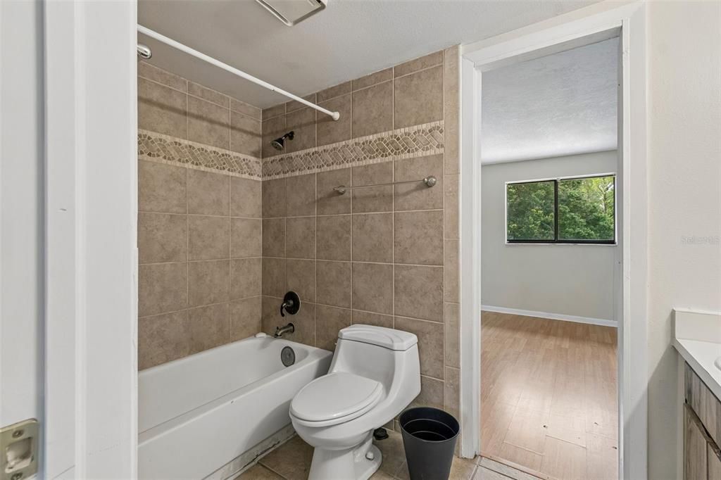 На продажу: $185,000 (2 спален, 1 ванн, 928 Квадратных фут)