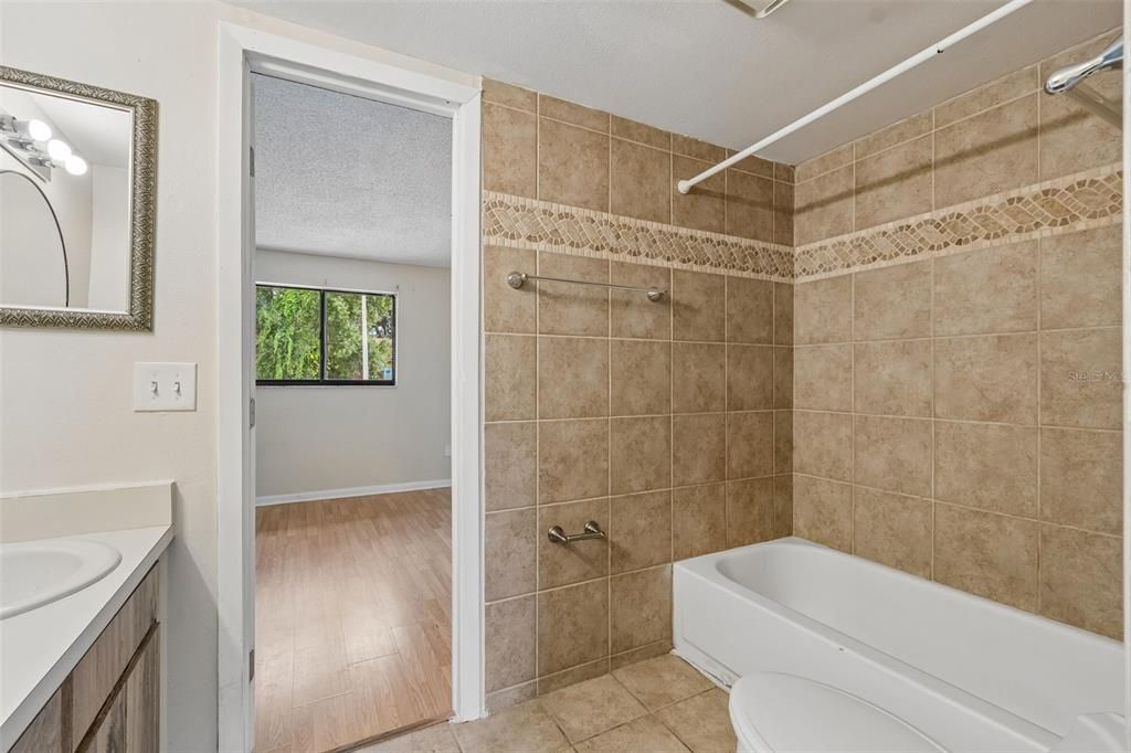 На продажу: $185,000 (2 спален, 1 ванн, 928 Квадратных фут)
