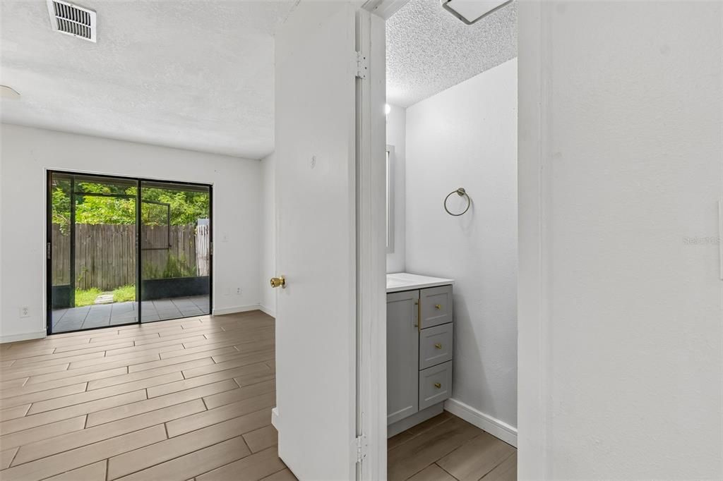 На продажу: $185,000 (2 спален, 1 ванн, 928 Квадратных фут)