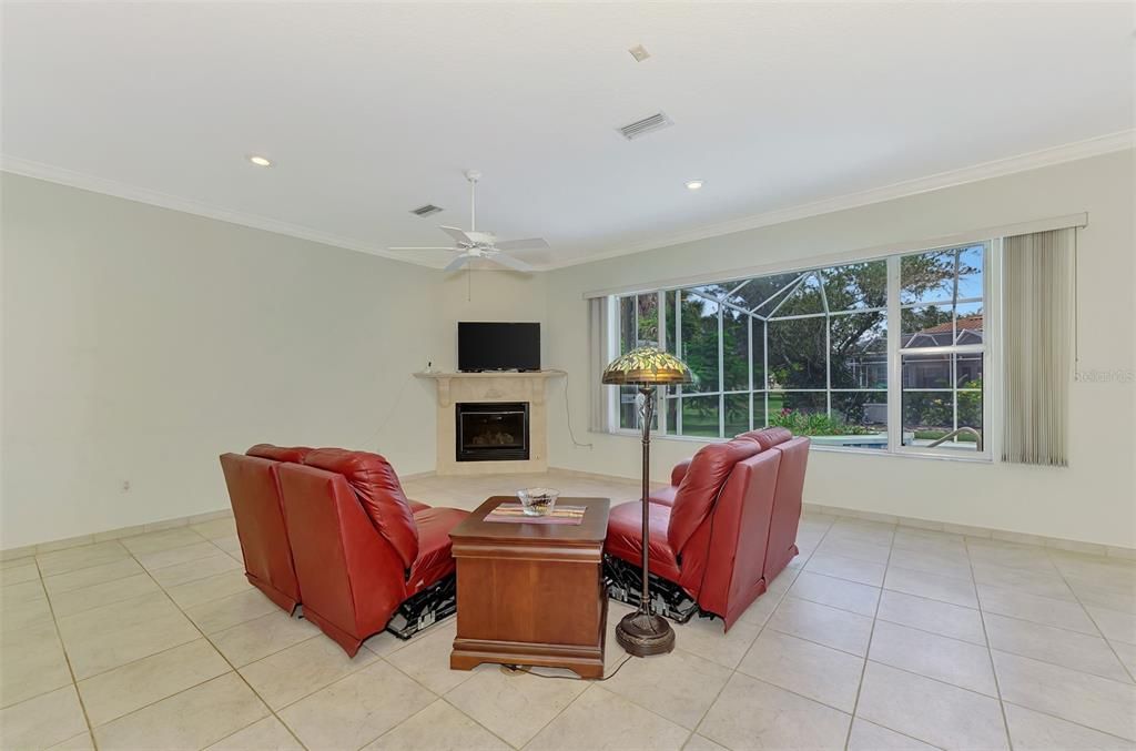 En Venta: $795,000 (5 camas, 5 baños, 3785 Pies cuadrados)