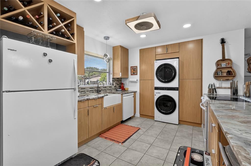 На продажу: $195,000 (2 спален, 2 ванн, 1178 Квадратных фут)