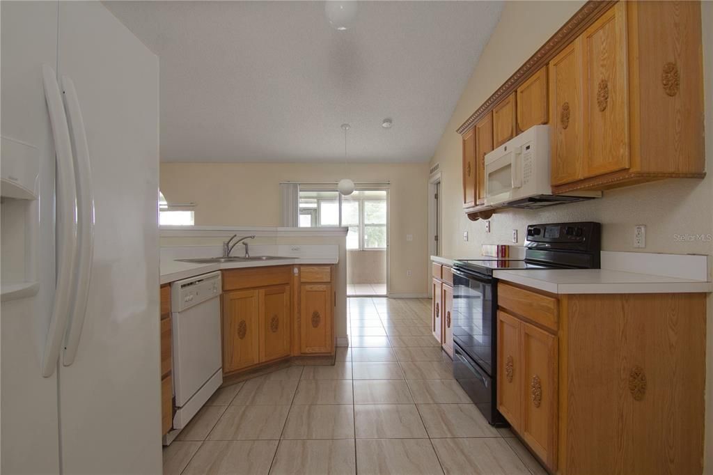 В аренду: $1,900 (4 спален, 2 ванн, 1774 Квадратных фут)
