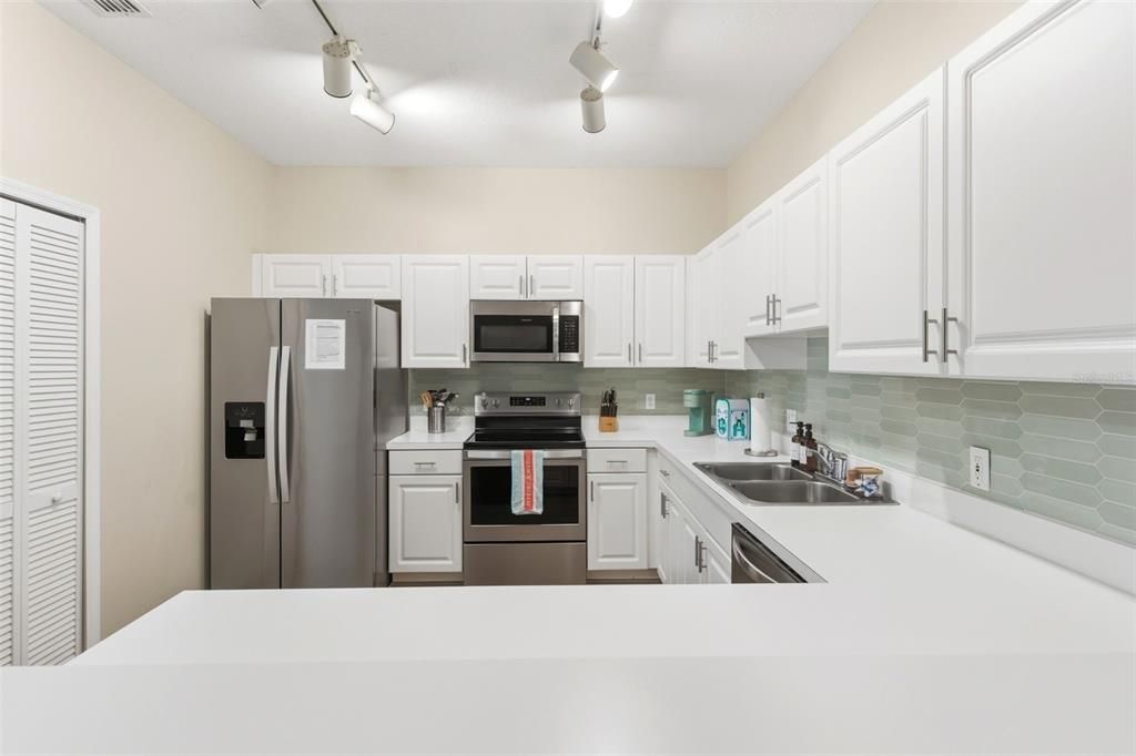 For Sale: $330,000 (3 beds, 2 baths, 1484 Square Feet)