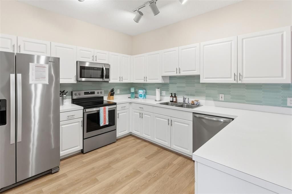 For Sale: $330,000 (3 beds, 2 baths, 1484 Square Feet)