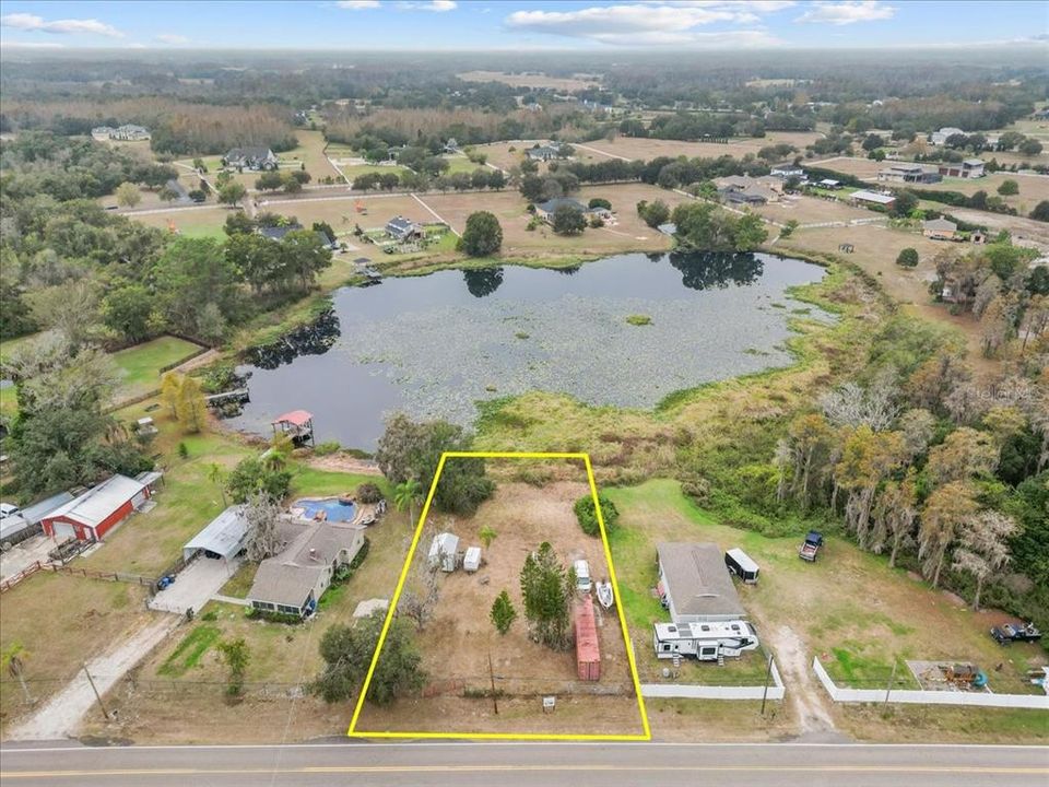 На продажу: $300,000 (0.42 acres)