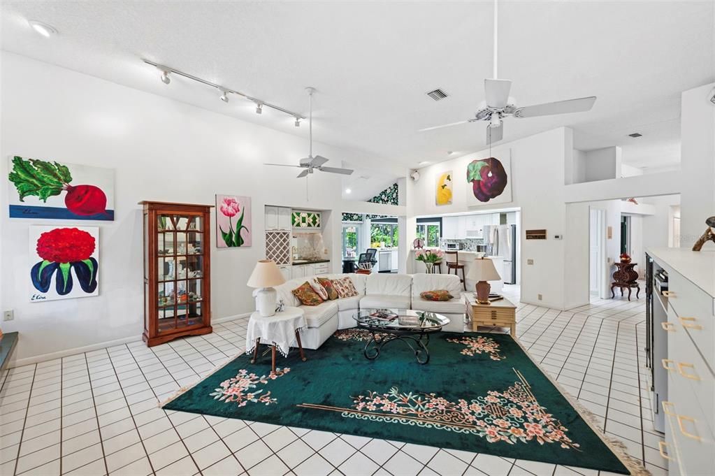 Под контрактом: $600,000 (3 спален, 2 ванн, 3238 Квадратных фут)