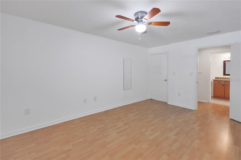 En Venta: $225,000 (3 camas, 2 baños, 1271 Pies cuadrados)