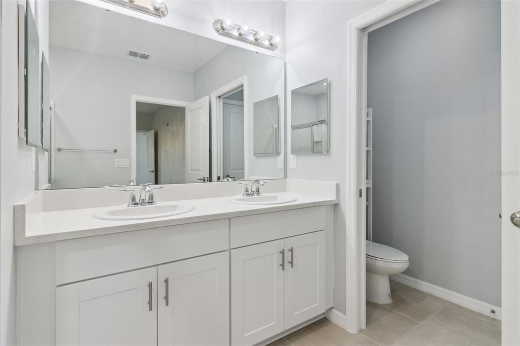 En Venta: $369,900 (4 camas, 3 baños, 2091 Pies cuadrados)