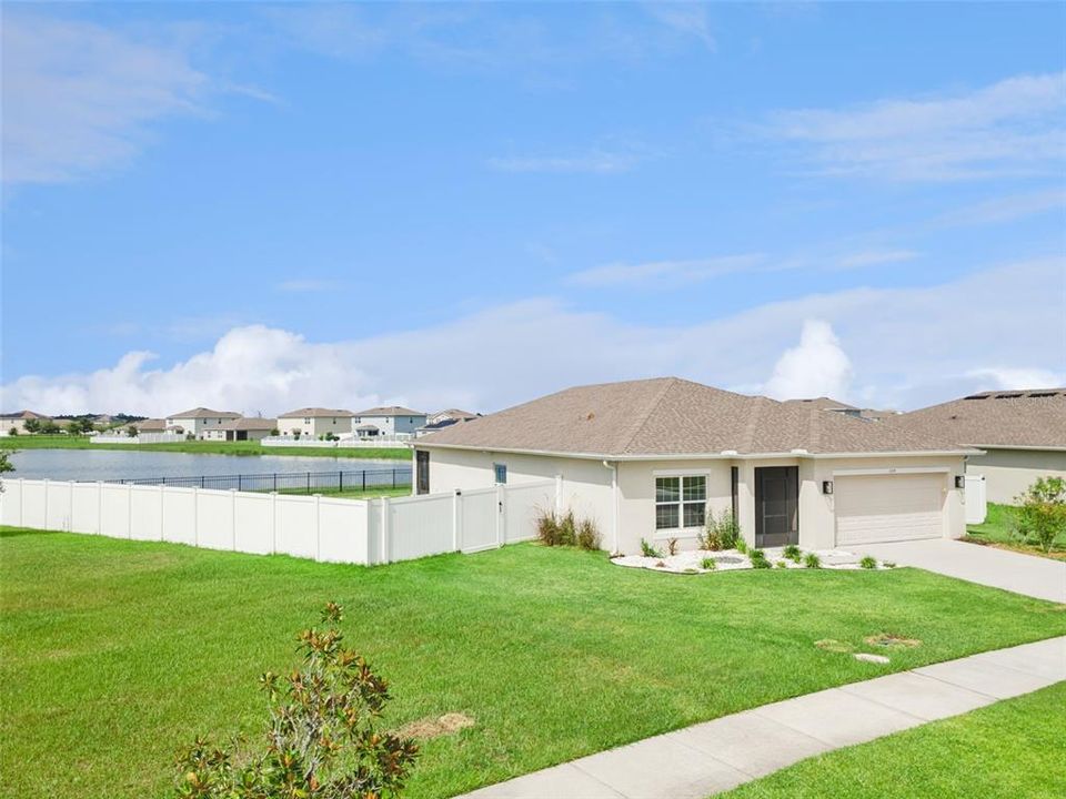 En Venta: $369,900 (4 camas, 3 baños, 2091 Pies cuadrados)