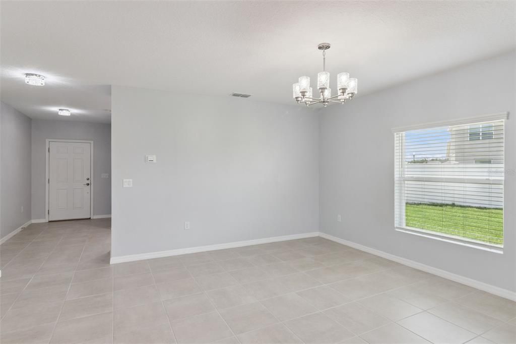 En Venta: $369,900 (4 camas, 3 baños, 2091 Pies cuadrados)