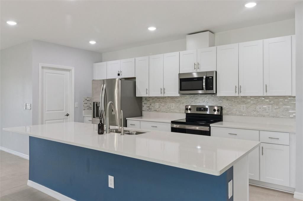 En Venta: $369,900 (4 camas, 3 baños, 2091 Pies cuadrados)