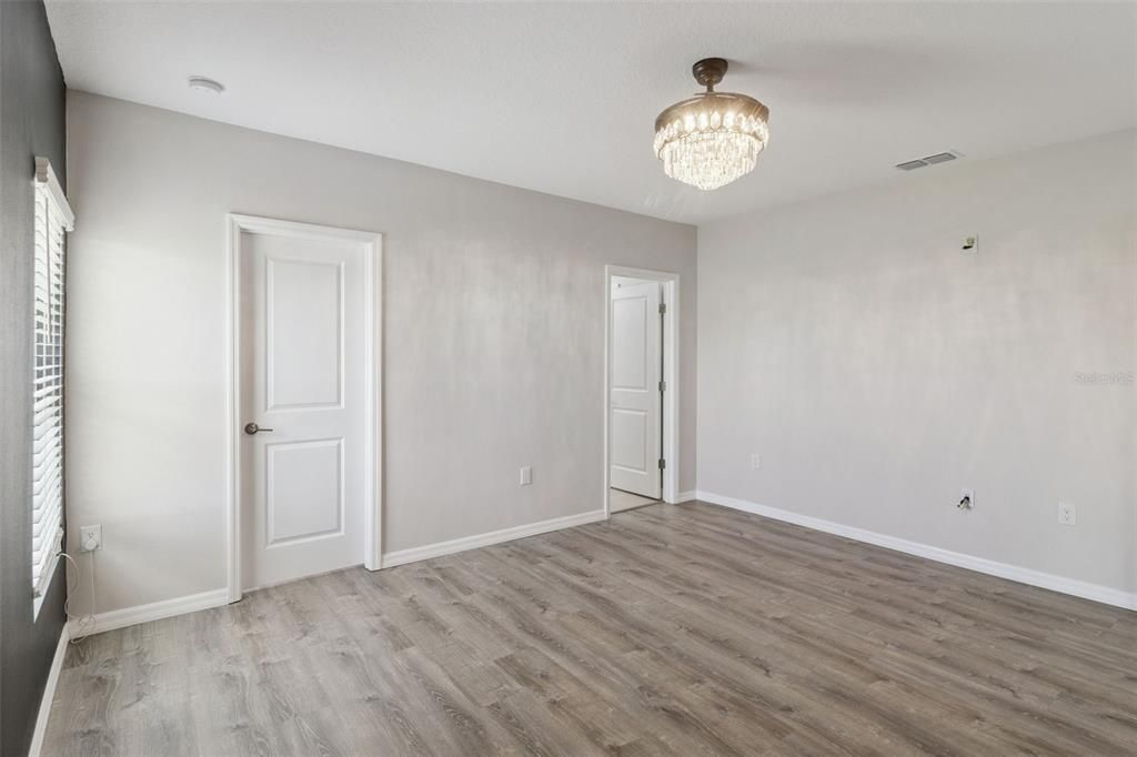 En Venta: $369,900 (4 camas, 3 baños, 2091 Pies cuadrados)