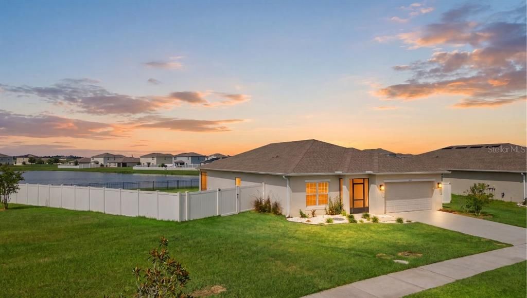 En Venta: $369,900 (4 camas, 3 baños, 2091 Pies cuadrados)