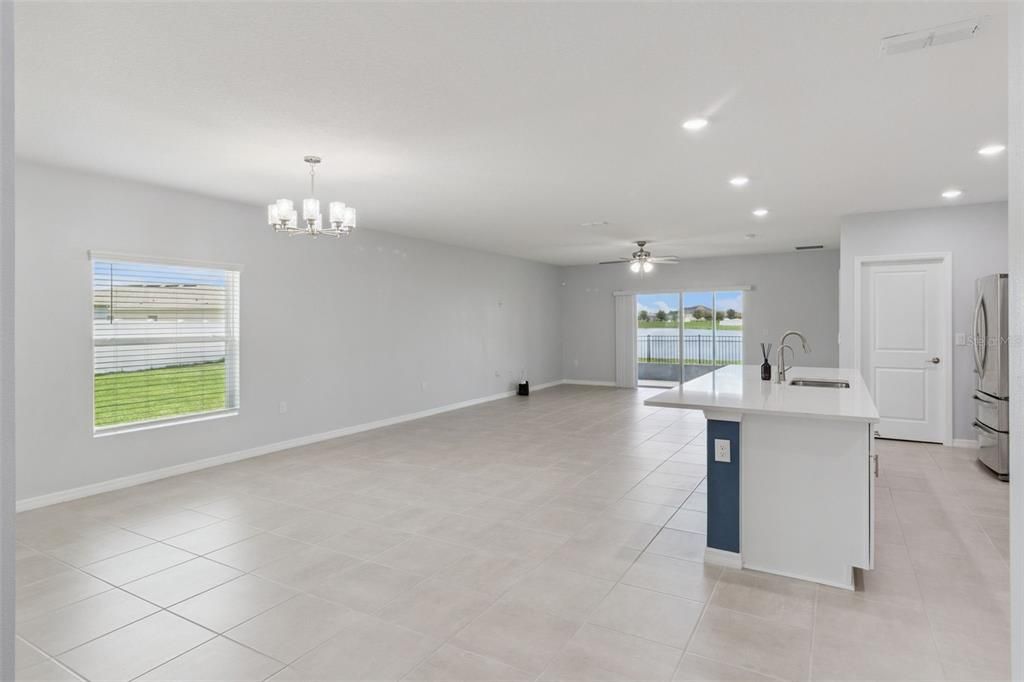 En Venta: $369,900 (4 camas, 3 baños, 2091 Pies cuadrados)
