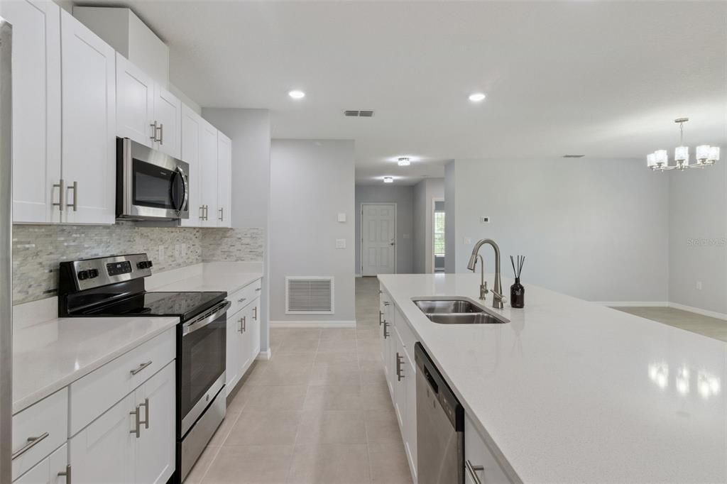 En Venta: $369,900 (4 camas, 3 baños, 2091 Pies cuadrados)