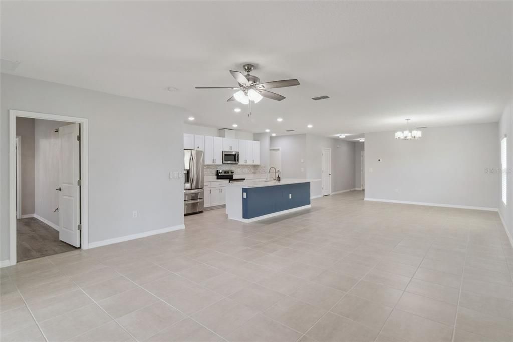 En Venta: $369,900 (4 camas, 3 baños, 2091 Pies cuadrados)