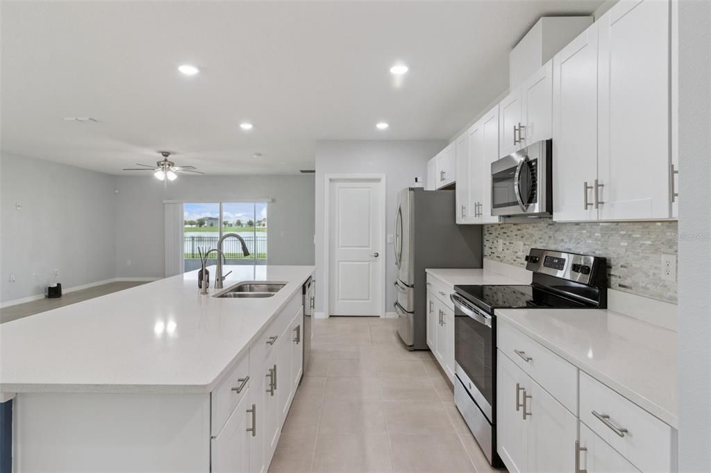 En Venta: $369,900 (4 camas, 3 baños, 2091 Pies cuadrados)