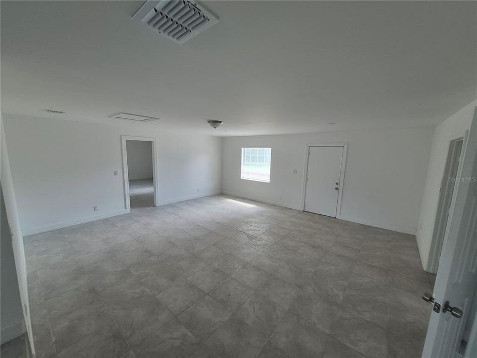 В аренду: $1,799 (5 спален, 3 ванн, 2322 Квадратных фут)