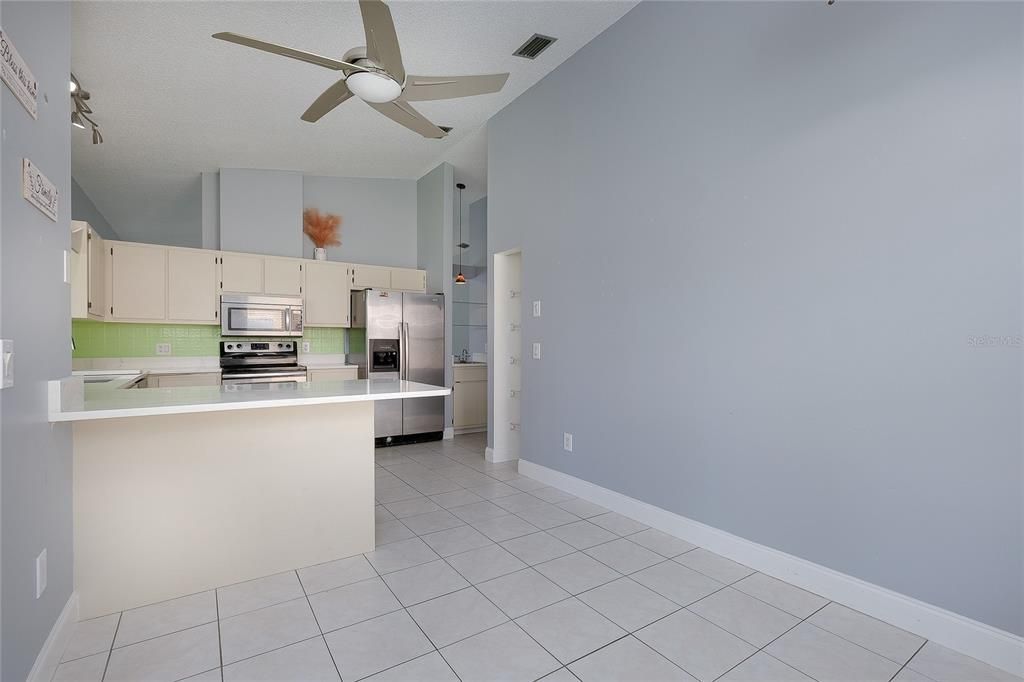En Venta: $425,000 (3 camas, 2 baños, 1727 Pies cuadrados)