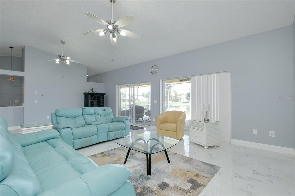 En Venta: $425,000 (3 camas, 2 baños, 1727 Pies cuadrados)