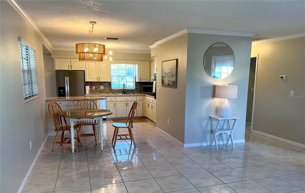Active With Contract: $1,595 (2 beds, 2 baths, 1124 Square Feet)
