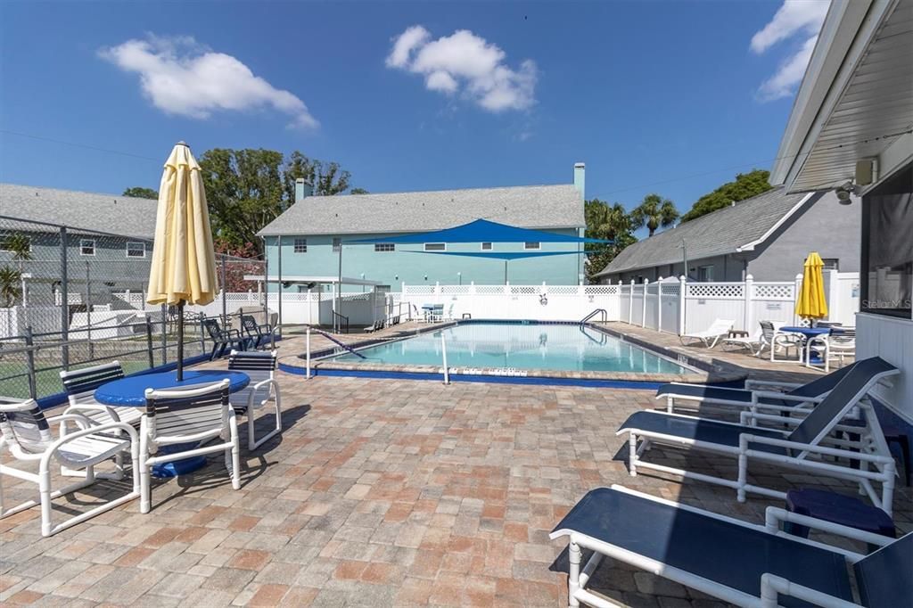 Active With Contract: $1,595 (2 beds, 2 baths, 1124 Square Feet)