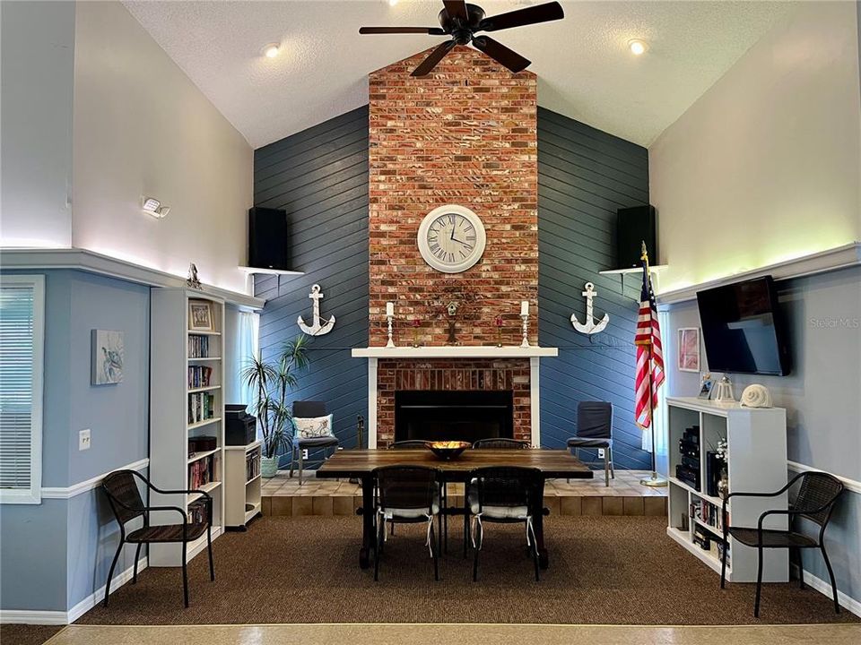 Active With Contract: $1,595 (2 beds, 2 baths, 1124 Square Feet)